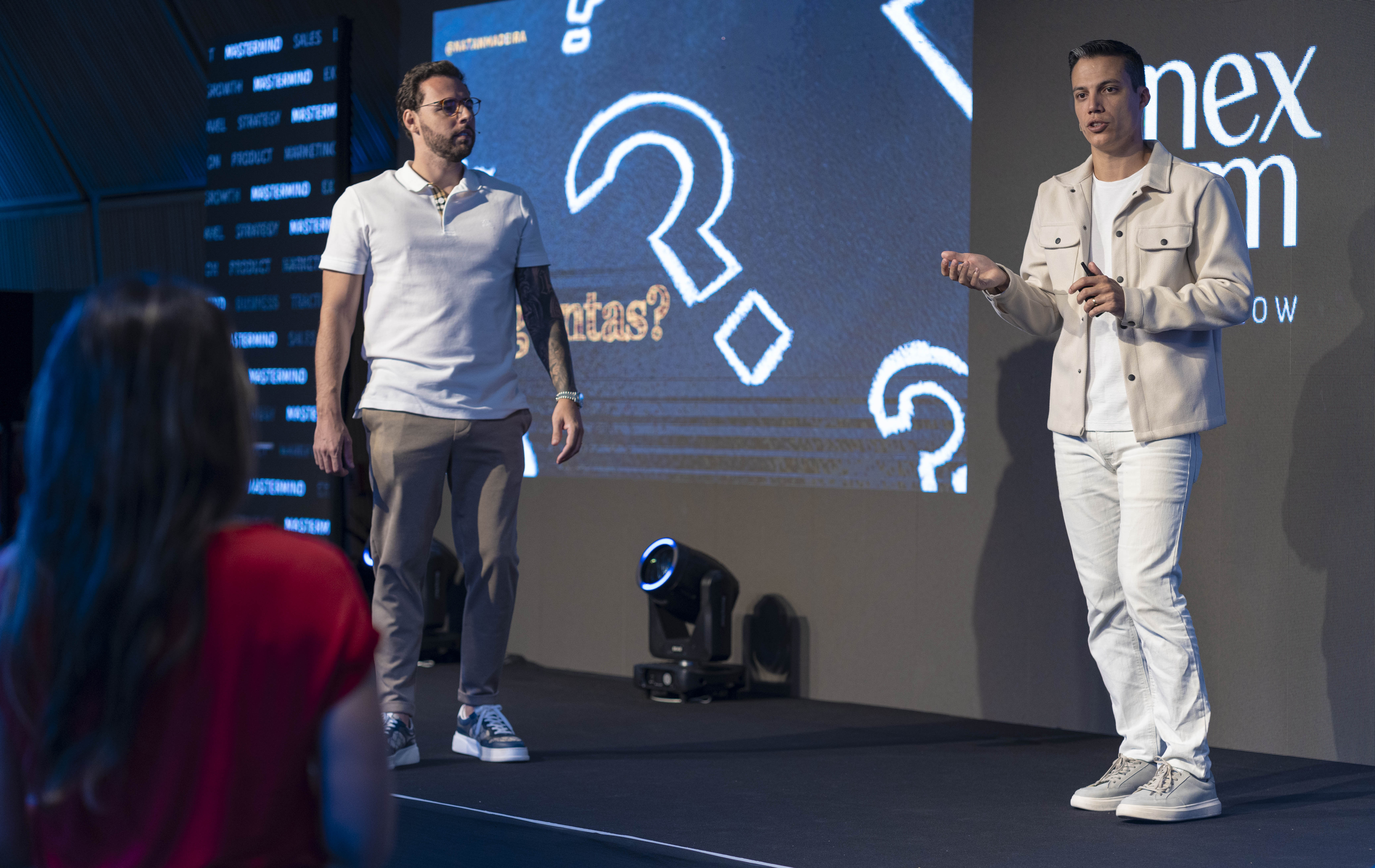 Natan Madeira e Leandro Ferrari no palco do Nexum